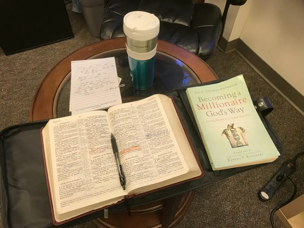 A Confiança em Deus Estabiliza as Finanças: Um Caminho de Equilíbrio e Fé